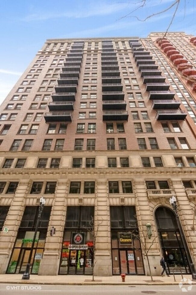 Building Photo - Spacious 1 Bed, 1 Bath in the Loop Rental