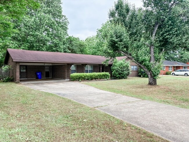 Building Photo - Commercial or residential!