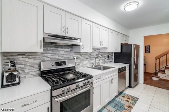 Photo - 606 Robin Rd