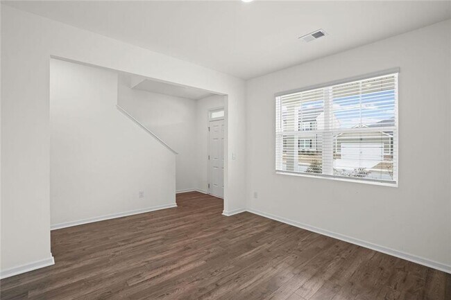 Photo - 166 Champlain Rd