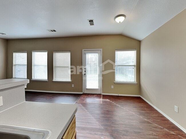 Photo - 308 Lake Travis Dr