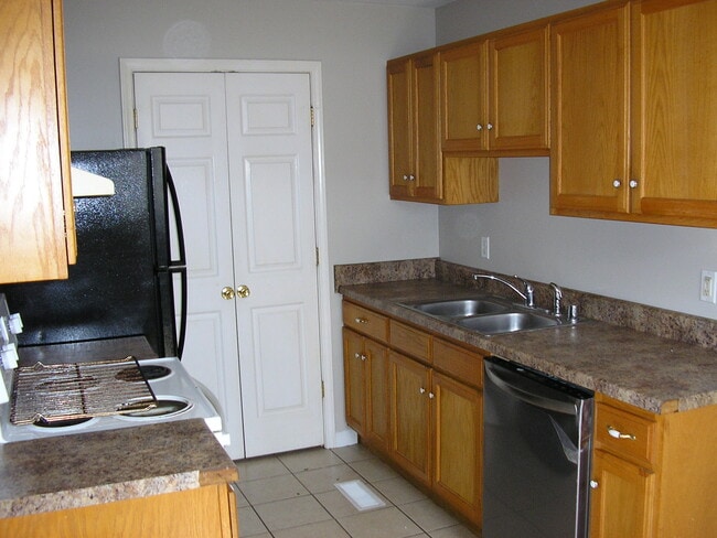 Photo - 402 Clark St Unit B
