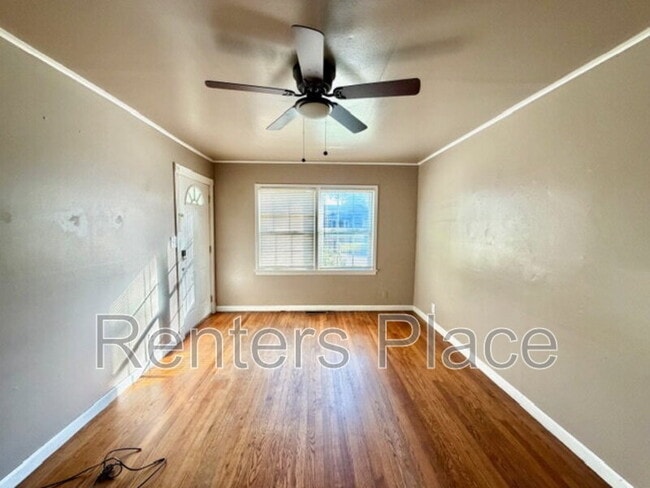 Photo - 957 E 37th Pl