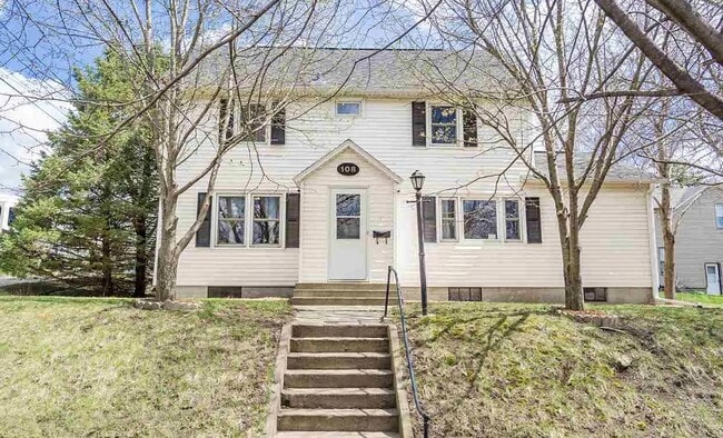 Casa principal - 108 5th St NE