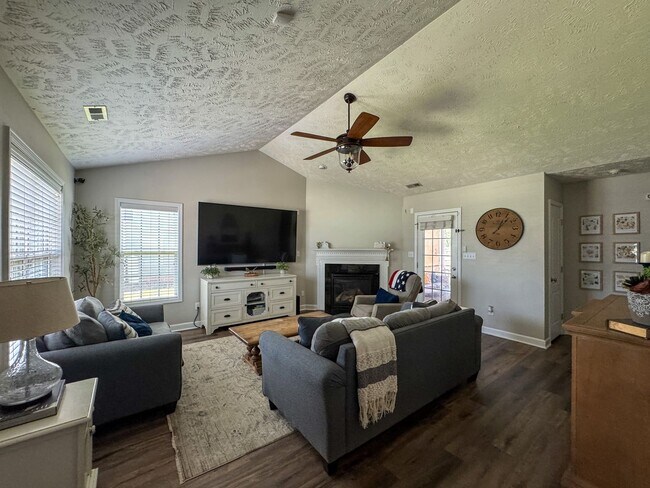 Photo - Beautiful 4 Bed 2 Bath Westgate Home with Community Amenities