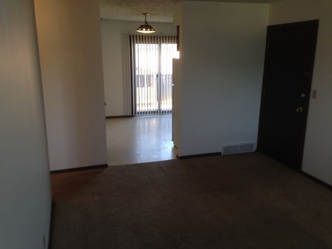 Building Photo - 609 Kennedy Dr Unit 603 Kennedy Drive