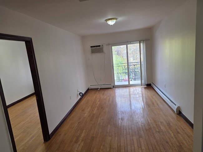 Photo - 40-14 194th St Unidad 3rd fl