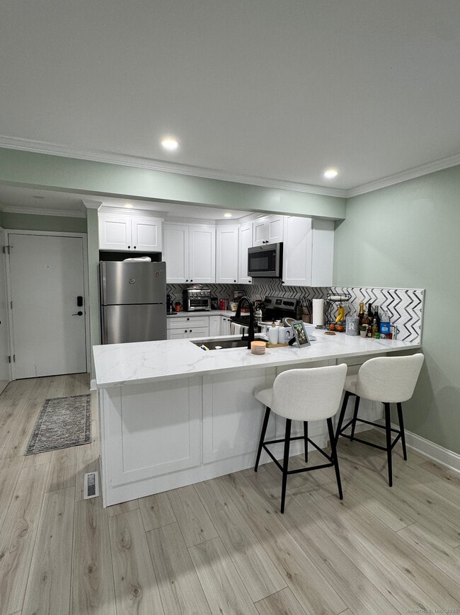 Building Photo - 1455 Madison Ave Unit APT A1