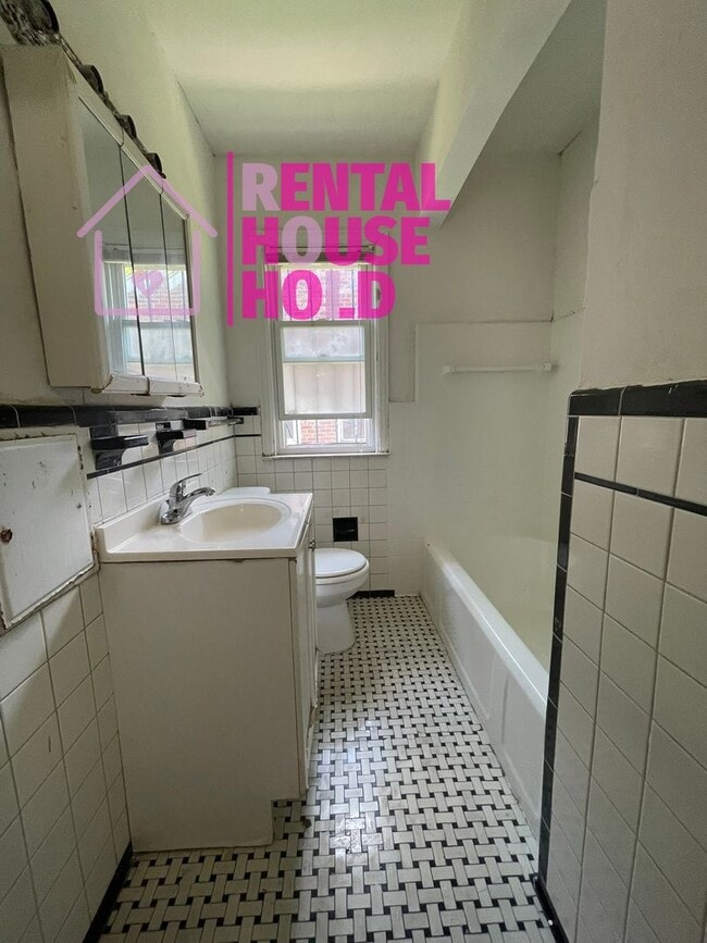 Photo - Security Deposit Slashed in Half $500~3 BE...