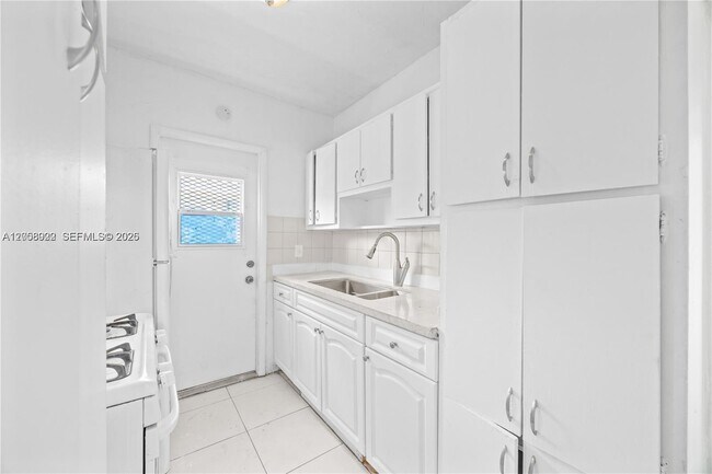 Photo - 2072 NE 169th St Unit 2