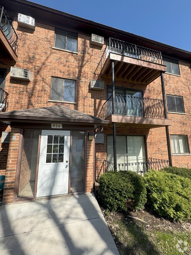 Building Photo - 926 W Irving Park Rd Unit 208 Rental