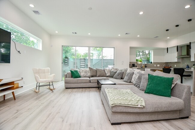 Photo - 7603 Jacquelyn Gdns Ln