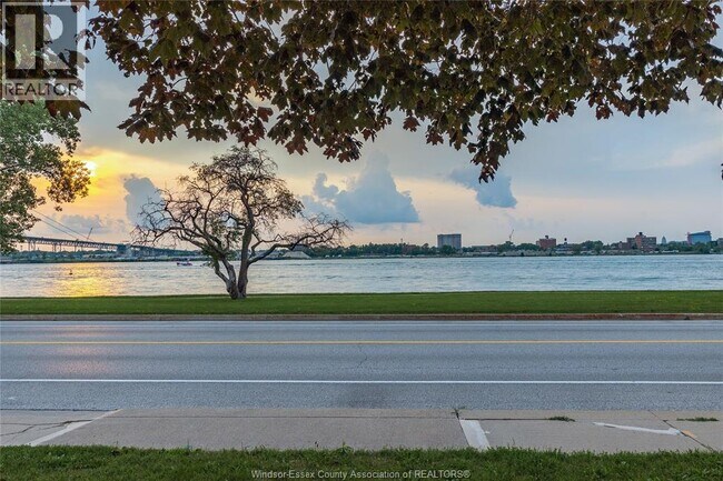 Photo - 2161 Riverside Dr W Unité 3