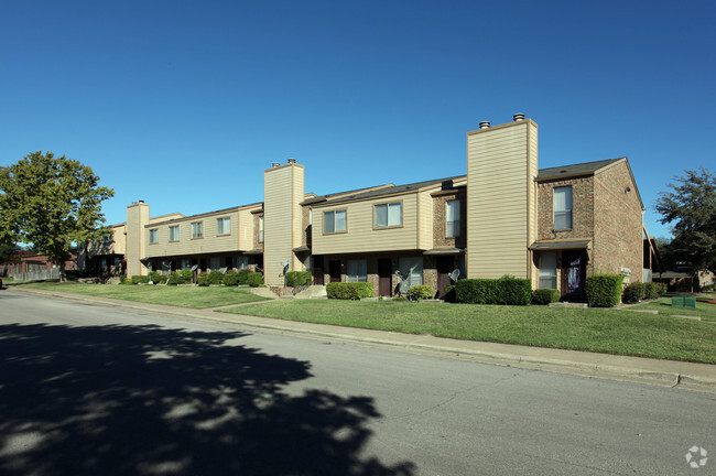 Building Photo - Parkwood Plaza Townhomes