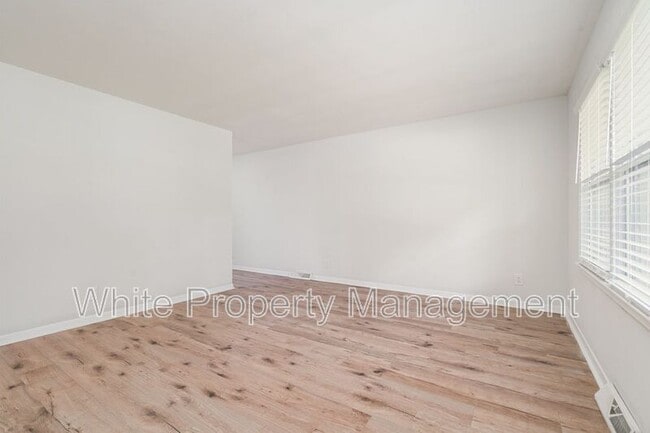 Photo - 602 Camrose Dr