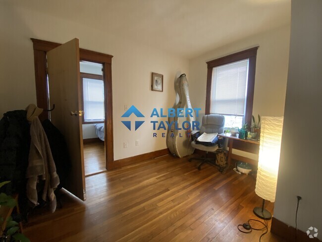 Building Photo - 230 S Huntington Ave Unit 2 Rental