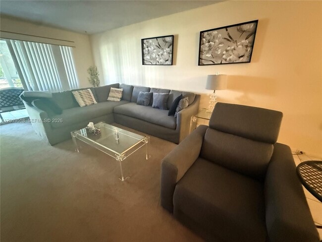 Building Photo - 4401 Martinique Ct Unit B2