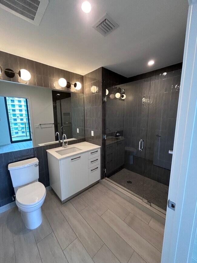 Photo - 70 NW 31st St Unidad 601