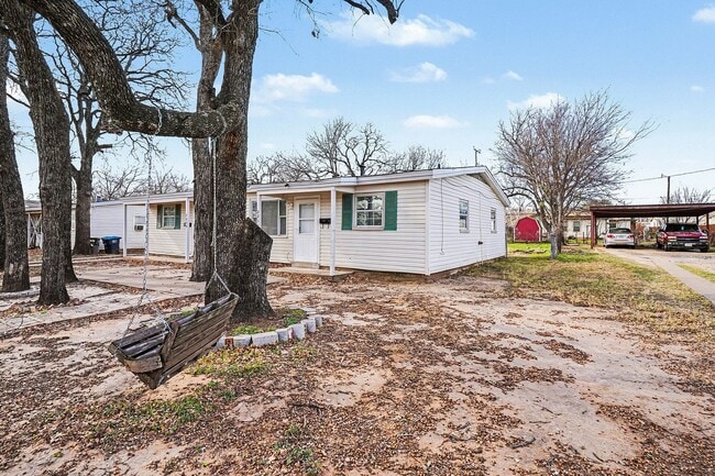 Photo - 2211 Barbell Ln