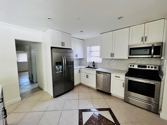 Photo - 924 Johnson St