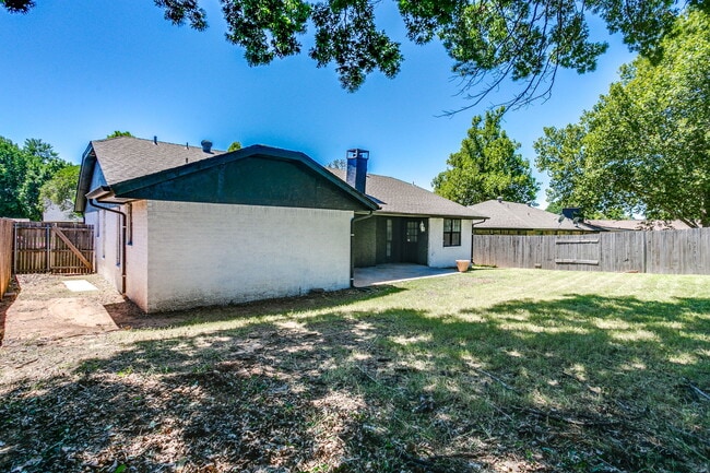 Photo - 1521 E Main St