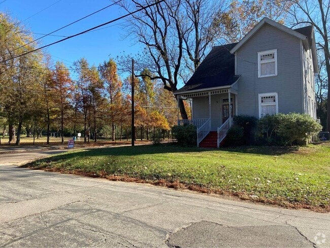 Building Photo - 601 S Fredonia St Unit 601 Rental