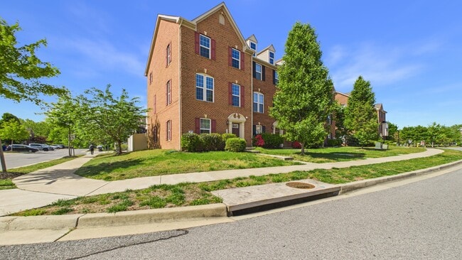 Building Photo - 5423 Saint Rita Dr