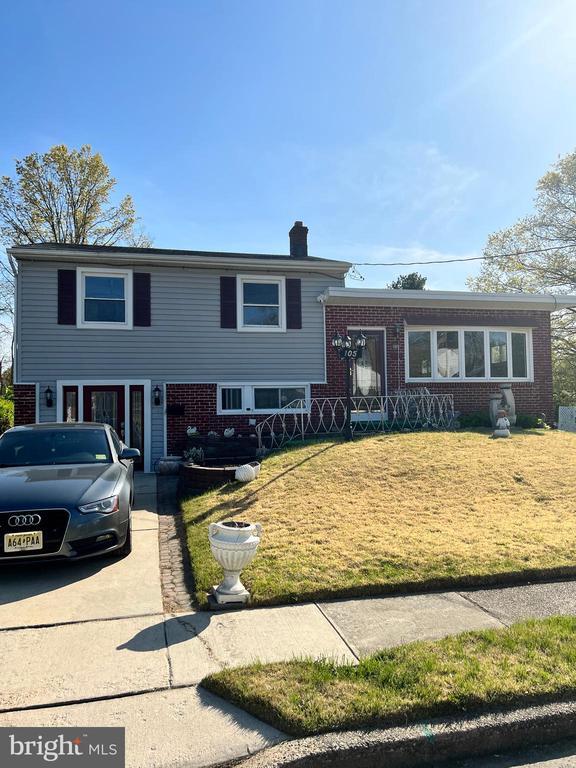 Photo - 105 Gloucester Ave