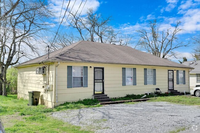 Building Photo - 2 Bedroom, 1 Bathroom Duplex Rental