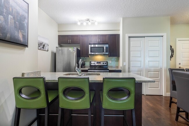 Photo - 1238-1238 Windermere Way SW