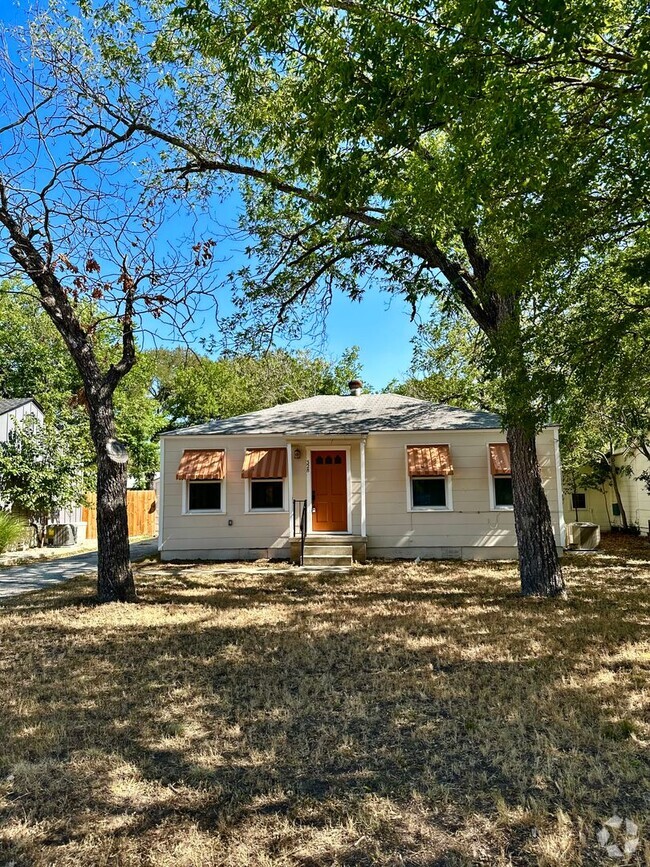 Building Photo - 2/1 Home in Kerrville