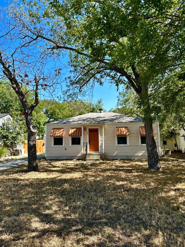 2/1 Home in Kerrville - 2/1 Home in Kerrville