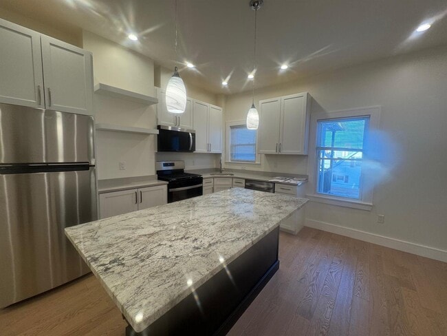 Building Photo - 13 Bristol St Unit 3