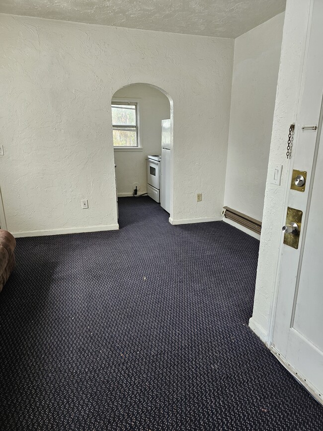 Building Photo - 219 H St Unit 2