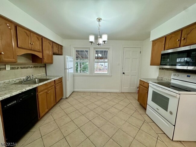 Photo - 8 Plymouth St