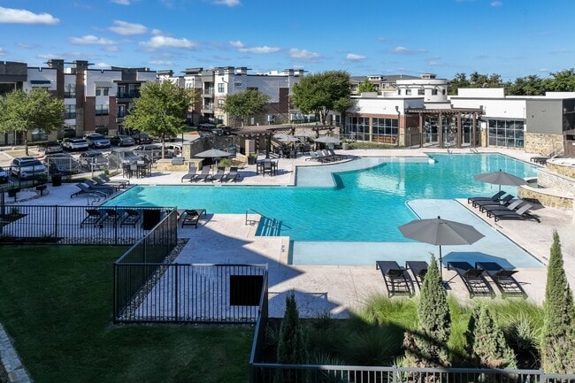 Photo - Soho Parkway