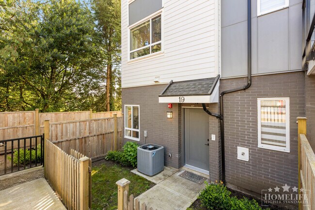 Photo - Stunning 3 Bed 3 Bath + Flex Townhouse for Rent in Willoughby! Unit 19