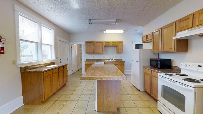 Photo - 225 E 11th Ave