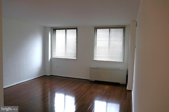 Photo - 801 N Pitt St Unidad 201