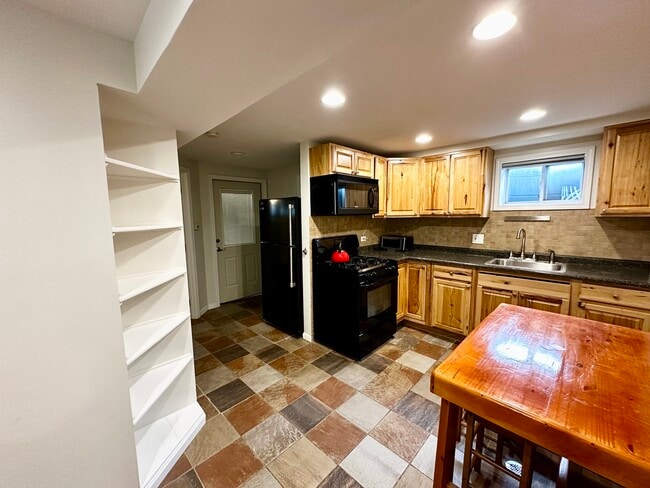 Photo - 4386 Woodland Ave