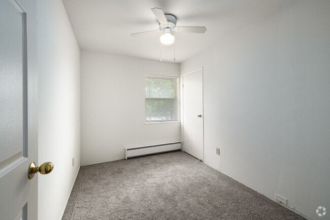 3BR, 1BA - 1,125SF