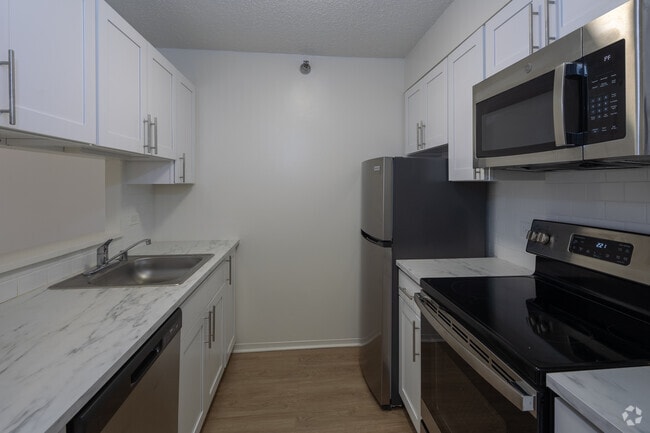 Studio - 450 SF - 1133 North Dearborn