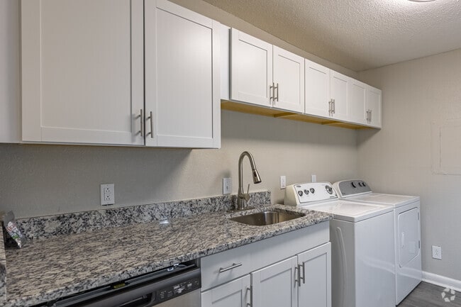 Apartamento de 2HAB, 1,5BA - 900 ft² - 33 Ninety Apartments