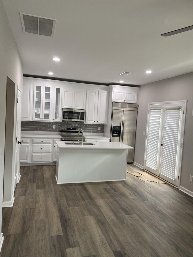 Photo - 48 Claire Dr SE