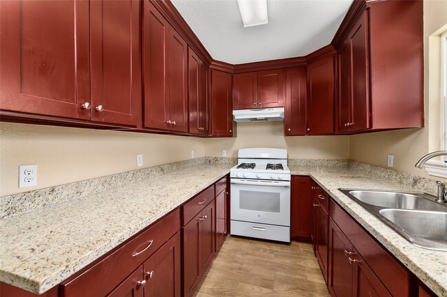 Photo - 3938 Daphne St