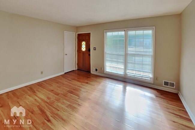 Photo - 2570 Rolling View Dr