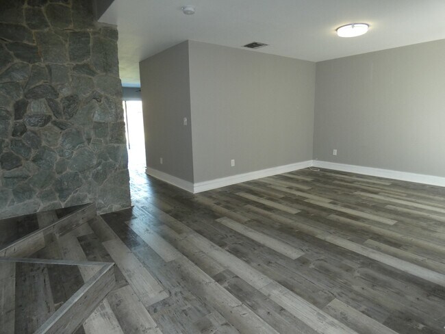 Photo - 14212 NE 4th Ave