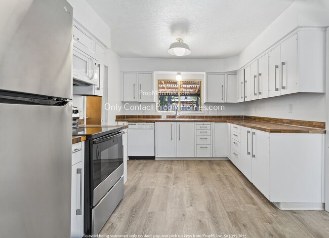 Photo - Charming Three Bedroom in Woodstock Neighborhood!