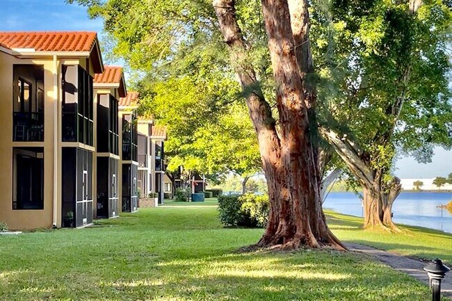 Photo - 15525 Miami Lakeway N Unidad 207