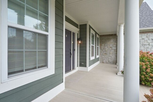 Beautiful 5 Bedroom With Finished Basement in Fishers